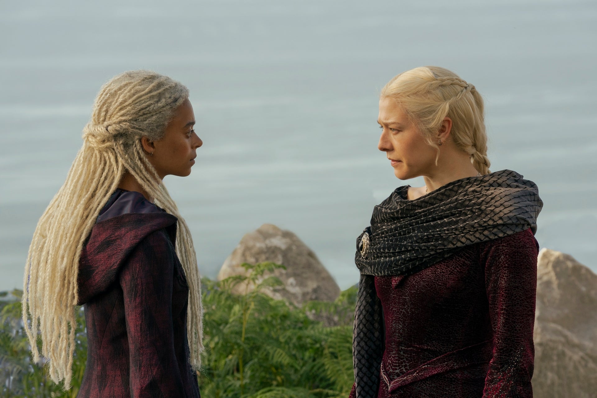 Rhaena (Phoebe Campbell) et Rhaenyra (Emma D’Arcy)
